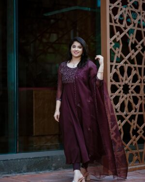 Aima Rosmy Sebastian Instagram - Elegance in every stitch: Presenting ‘Cranberry,’ a rich burgundy Salwar by Tazzels3. Unleash the beauty of deep hues. 

Attire @tazzels3 
Click @midhun.mohan_ 📸