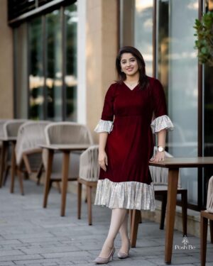 Aima Rosmy Sebastian Instagram - Its time to sparkle ✨ 

Jingles 🎄
Attire @amazebyashiyajesel 👗
Click @poshbe.ae 📸

#fashion #trend #christmas #christmasfashion #instadaily #instagram #instafashion