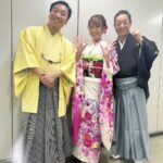 Aina Fukumoto Instagram - 毎年恒例の『新春！よしもと大爆笑2024』の収録でした☺️✨ 今回も八方師匠と八光さんとご一緒にMC務めさせてもらいました🥳 白地にピンクでハートも入ってるドンピシャでタイプすぎるお着物着させていただいたんです🥺🩷🩷🩷 可愛い🥺嬉しい🥺🫶🏽 2024年1月1日20時からサンテレビで放送なので新年1発目はお笑いで大笑いしてください😎✨ こんな可愛いお着物着させてもうてて毎年楽しみにしてる収録やのに、久しぶりに声飛んでしまって🤦🏽‍♀️聞き取りにくくて申し訳なかったです😭あいなの声どこいった？🥹早く声帰ってきてーーー🥹 OA見てもびっくりしないでください。笑 #新春よしもと大爆笑2024 #サンテレビ #1月1日 #年明け #お正月 #放送 #大阪 #なんば #漫才劇場 #よしもと漫才劇場 #よしもと #お笑い #コント #対決 #盛りだくさん #🩷