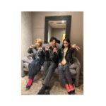 Akari Takaishi Instagram - 本日のビジュ爆発衣装Part1。 ライダースジャケットが最高でした。 伊澤さん、いつにも増してかっこ良すぎませんか。 水石さんと3人でギャルピ✌️ styling @hiroakiyama