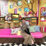 Akina Minami Instagram - 今週のプチブランチは1周年記念で鎌倉へ✨ 鎌倉グルメ食べまくりました😋 観てね✨Tverでも観れるよ🙆‍♀️ 鎌倉ロケの衣装（写真1・2枚目）は Tシャツ、ワンピース @cocodeal_official ピアス @tomomi.s_jewelry ネックレス @jurk.official ブーツ @dianashoespress です✨ そして先週の衣装は 写真3・4枚目 ワンピース、シアージャケット @cocodeal_official ピアス @abiste_official パンプス @dianashoespress 写真5・6枚目 トップス @avie_andensal ビスチェ、スカート @anogh_official ピアス @abiste_official ブーツ @dianashoespress
