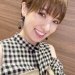 Akina Minami Instagram - 今週のプチブランチは1周年記念で鎌倉へ✨ 鎌倉グルメ食べまくりました😋 観てね✨Tverでも観れるよ🙆‍♀️ 鎌倉ロケの衣装（写真1・2枚目）は Tシャツ、ワンピース @cocodeal_official ピアス @tomomi.s_jewelry ネックレス @jurk.official ブーツ @dianashoespress です✨ そして先週の衣装は 写真3・4枚目 ワンピース、シアージャケット @cocodeal_official ピアス @abiste_official パンプス @dianashoespress 写真5・6枚目 トップス @avie_andensal ビスチェ、スカート @anogh_official ピアス @abiste_official ブーツ @dianashoespress