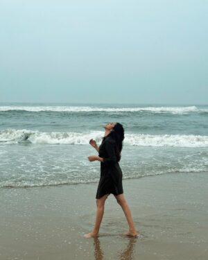 Akshaya hariharan Instagram - One wave at a time🩶