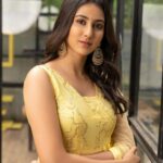 Akshaya hariharan Instagram - Sunshine in winter☀️ @studio_l_by_lini @arunsmagy @makeupandhairbyrehana @quillsspills