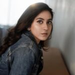 Akshaya hariharan Instagram - When all else fails - wear denim📸 - @irst_photography 💄 - @mild.tones @shastika_bridal_artistry 📍- @yes_studios_