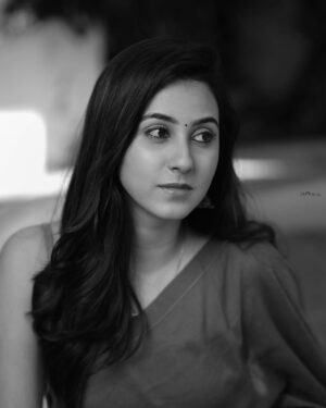 Akshaya hariharan Instagram - Siri play ‘ஹேய் நிஜமே’