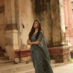 Akshaya hariharan Instagram - இதயத்தை தொலைத்து விட்டேன்🌹 I have lost my tireless wandering heart to the beauty of the red walls