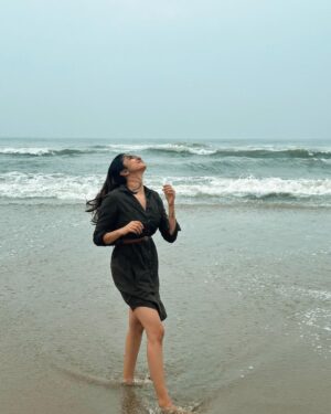 Akshaya hariharan Instagram - One wave at a time🩶