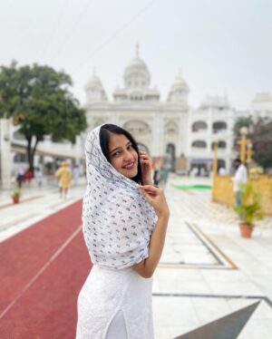 Akshita Mudgal Instagram - Blessed 🤍

#waheguruji #hazursahib #nanded #gurudwara #blessed 

Pc- @princekiduaa