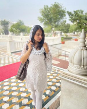 Akshita Mudgal Instagram - Blessed 🤍

#waheguruji #hazursahib #nanded #gurudwara #blessed 

Pc- @princekiduaa