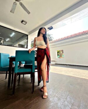 Akshita Mudgal Instagram - Grow through what you go through.🧚‍♀️

#picoftheday #post #postoftheday #sunnyday