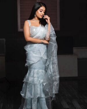 Akshita Mudgal Instagram - Just Saree Vibes.💙

Styling and Concept by: @styling.your.soul 
Saree by: @lavanyathelabel
Jewellery: @style.onrent
Footwear: @stylestryofficial
HMUA: @mua_shraddhanand
Photography : @van_photography
Location📍: @ac0studios
Managed By : @sumitpuriya @beamoreentertainment