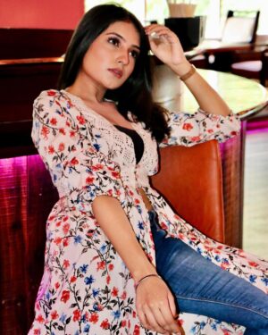 Akshita Mudgal Instagram - “Beauty is about being cozy in your own skin.”🍁