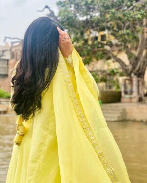 Akshita Mudgal Instagram - The sunshine state of mind💛🌻

📸- @kunal_vinayak_kadam
