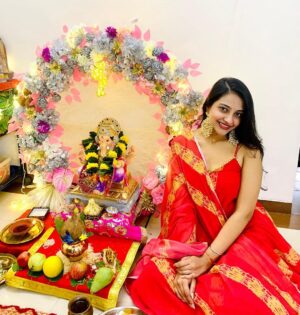 Akshita Mudgal Instagram - Ganpati Bappa Moriya♥️🙏

Pc :- @ilalitchoudharyy 
Wearing :- @alkas_clothing