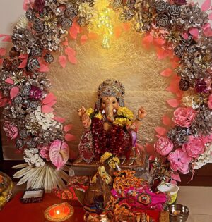 Akshita Mudgal Instagram - Ganpati Bappa Moriya♥️🙏

Pc :- @ilalitchoudharyy 
Wearing :- @alkas_clothing