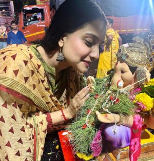 Akshita Mudgal Instagram - Ganpati Bappa Moriya♥️🙏

Pc :- @ilalitchoudharyy 
Wearing :- @alkas_clothing