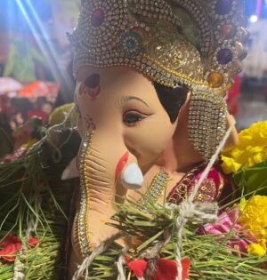 Akshita Mudgal Instagram - Ganpati Bappa Moriya♥️🙏

Pc :- @ilalitchoudharyy 
Wearing :- @alkas_clothing