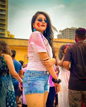 Akshita Mudgal Instagram - Happy Holi🌈 

📸- @iamripraj 
Earrings- @studio_payalmore