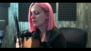 Alba Reig Instagram - Hay canciones bonitas y luego está esta. @nahupennisi #LaPrisión #cover