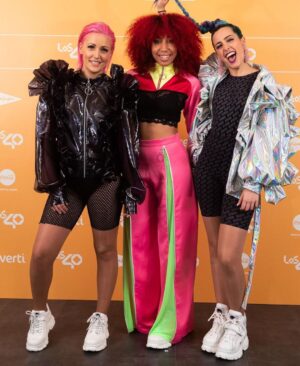 Alba Reig Instagram - Mis niñas @tamysweetc @soniasweetc os como 💜
Gracias @primaverapop_2019 @los40spain por otra noche inolvidable!
El 6 de julio tendremos nuestro #Origen en ese @wizinkcenter y yo os adelanto que se va a LIAR!! 🤘🏻