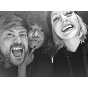 Alba Reig Instagram - No será nuestra mejor foto pero si la más auténtica. No puedo evitar reírme cada vez que aparece por mi carrete 💜
Por más noches así! Disfrutar de vuestra gente estos días @hectorgarciamadrid @tamysweetc
