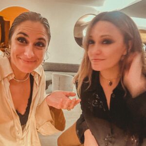 Alba Reig Instagram - Despidiendo y empezando el año a base de fado, bacalao y viño verde. 
Camino a este 2023 repletito de nuevos propositos.
@mariapelaemusica