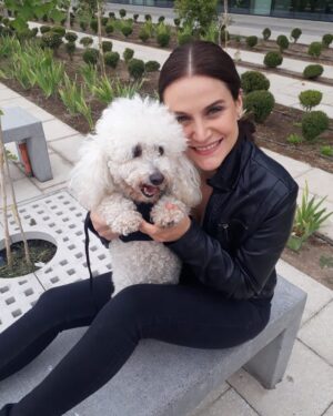 Alejandra Araya Instagram - Esta hermosura es mi compañero de trabajo 🖤