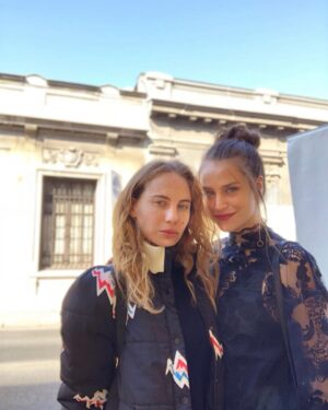 Alejandra Araya Instagram - With @li_fridman en #hmconsciousexclusive
Maquillaje @carogrove