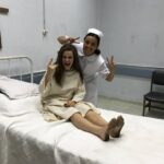 Alejandra Araya Instagram - Con mi querida @cote_carvajal en el psiquiatrico. Amor a mis trabajos.