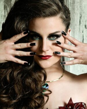 Alejandra Araya Instagram - Sesion de fotos para el lanzamiento de la pagina web de nuestro querido @ruben_aravena (Maquillador de Mega y mas!). Vea sus trabajos en www.rubenaravena.com

Y aqui TODOS los que participaron en este gran proyecto. Gracias!!!! Fotografo: @jethromather
Dirección de arte:  @alexanderazukar
Maquillaje: @ruben_aravena y @michocervera
Peluquería: @ximeemunoz y @felcarrera
Asistente peluquería: @patyherediapelo
Vestuario: @jlobossuarez
Asistente vestuario: @_jackymis 
Uñas: @pia__makeup
Producción: Rubén Aravena y @fernandacarreraseguel
Asistente producción: @alexlizanaa
Catering: @dominiq_maleville
Locación: Astilleros de Yungay
Agradecimientos a Twenty Eight Leather @twentyeight.leather @toruandnaoko @claudio_paredes @cristalstore_cl Putos Tacos MalditoNombre  @danielsbakery @sushi_humo  @latablarustica @galeriamackenna