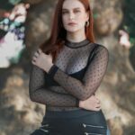 Alejandra Araya Instagram - Gracias a @lamaquina.medio Por su trabajo en apoyo a la cultura chilena. Gracias también, por esta entrevista que los invito a leer en el link de su bio: “Mi meta como actriz es un secreto que comparto con mi almohada solamente”. 🗞️ Sesión "Alma Oscura" : @lamaquina.medio y @cordilleraagencia 📸 Fotógrafos: @celis.photo_ y @domi_149km 💅 Make Up: @almendrabluefx ✍️ Entrevista: @kika.avsolomovich