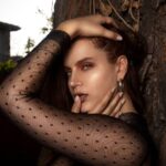 Alejandra Araya Instagram - Gracias a @lamaquina.medio Por su trabajo en apoyo a la cultura chilena. Gracias también, por esta entrevista que los invito a leer en el link de su bio: “Mi meta como actriz es un secreto que comparto con mi almohada solamente”. 🗞️ Sesión "Alma Oscura" : @lamaquina.medio y @cordilleraagencia 📸 Fotógrafos: @celis.photo_ y @domi_149km 💅 Make Up: @almendrabluefx ✍️ Entrevista: @kika.avsolomovich