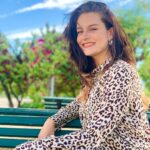 Alejandra Araya Instagram - “Cada (tic tac) es un segundo de la vida que pasa, huye y no se repite. Y hay en ella tanta intensidad, tanto interés. El problema es solo saberla vivir. Que cada uno lo resuelva como pueda” De la maravillosa Frida Kahlo.