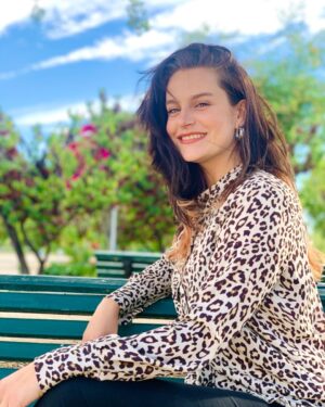 Alejandra Araya Instagram - “Cada (tic tac) es un segundo de la vida que pasa, huye y no se repite. Y hay en ella tanta intensidad, tanto interés. El problema es solo saberla vivir. Que cada uno lo resuelva como pueda”
De la maravillosa Frida Kahlo.