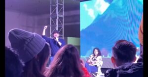 Alejandro Saab Instagram - During the Genshin Impact panel @animeimpulse We got asked who was the biggest whale amongst us.

OBVIOUSLY it was me. So I HAD to give a quick speech 🤪

#genshinimpact #genshin #cyno #animeimpulse #animeimpulsela2023 #voiceactors #voiceactor