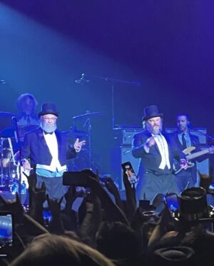 Alejandro Saab Instagram - HAPPY NEW YEAR!! Just got out of watching @tenaciousd with @haybalevoice!! This has definitely been one of my favorite ways to have spending to date!!

Now someway somehow… I really wanna meet @jackblack and @theactualkylegass… SOMEHOW. It’ll happen… I hope 🥺

Happy 2023 y’all 🤘