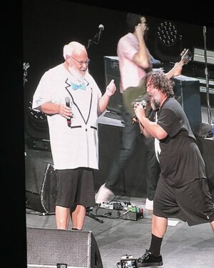 Alejandro Saab Instagram - HAPPY NEW YEAR!! Just got out of watching @tenaciousd with @haybalevoice!! This has definitely been one of my favorite ways to have spending to date!!

Now someway somehow… I really wanna meet @jackblack and @theactualkylegass… SOMEHOW. It’ll happen… I hope 🥺

Happy 2023 y’all 🤘
