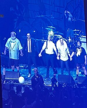 Alejandro Saab Instagram - HAPPY NEW YEAR!! Just got out of watching @tenaciousd with @haybalevoice!! This has definitely been one of my favorite ways to have spending to date!!

Now someway somehow… I really wanna meet @jackblack and @theactualkylegass… SOMEHOW. It’ll happen… I hope 🥺

Happy 2023 y’all 🤘