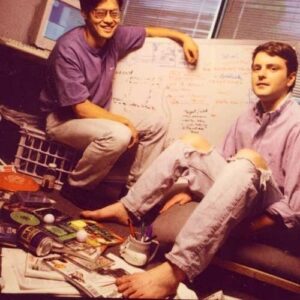 Alessandro Baricco Instagram - 1994. Nasce Yahoo!, e inizia la moda dei nomi scemi. Comunque, un momento storico. Il portale, inventato da due studenti della Stanford University, fa la cosa più ovvia, cioè elimina la penosa necessità delle Pagine Gialle cartacee: finalmente c’è qualcuno che ti aiuta a orientarti in Internet e nel Web, e lo fa con un sito Web. Non ci voleva poi molto, apparentemente.
10 anni dopo: viene lanciato Yahoo! Answers: in pratica chiunque può fare domande e rispondere su qualsiasi argomento.