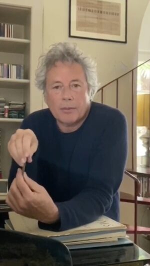 Alessandro Baricco Instagram - Una danza lenta, bellissima, con un andamento luminoso e triste al tempo stesso.
Suonata da @gloriacampanerofficial