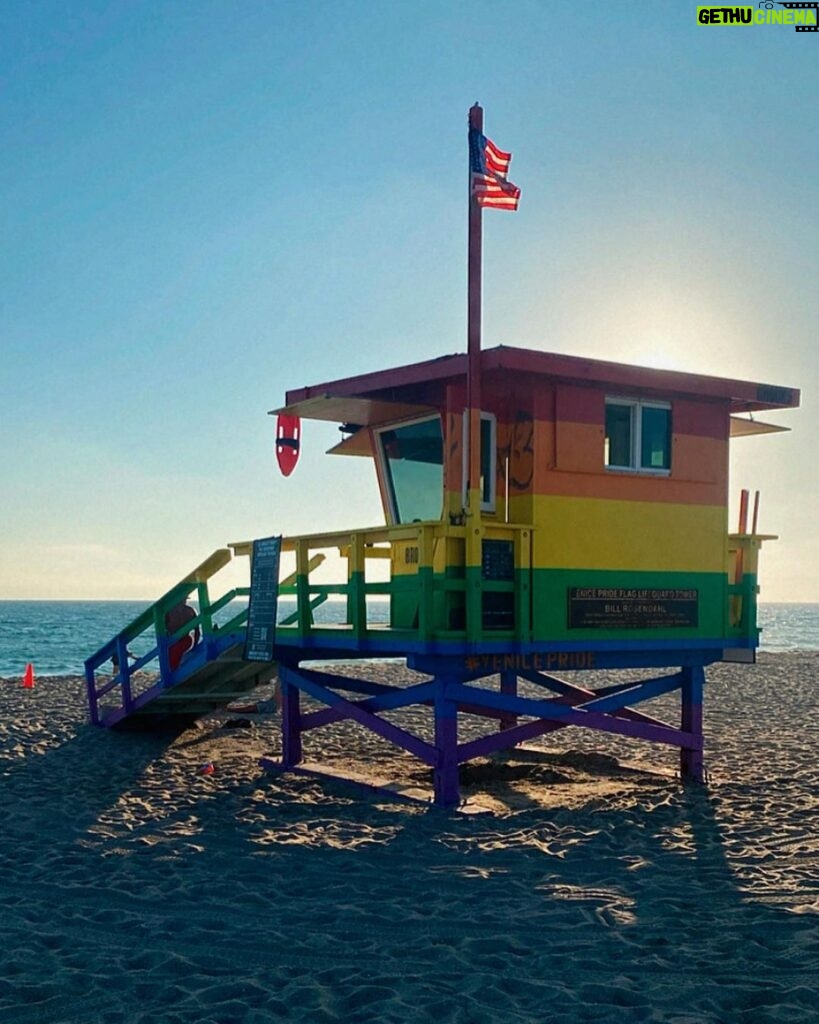 Alex Bullon Instagram - A day in Venice 🌊🌞🌴🇺🇸🚘🍧🍓 #venicebeach #venice #LA #losangeles #california Venice Beach, California