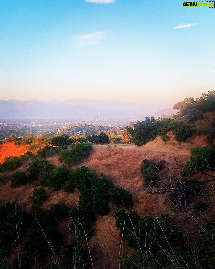 Alex Bullon Instagram - #chasingsunsets #LA 🇺🇸🌄🌼 Fryman Canyon Hiking Trail