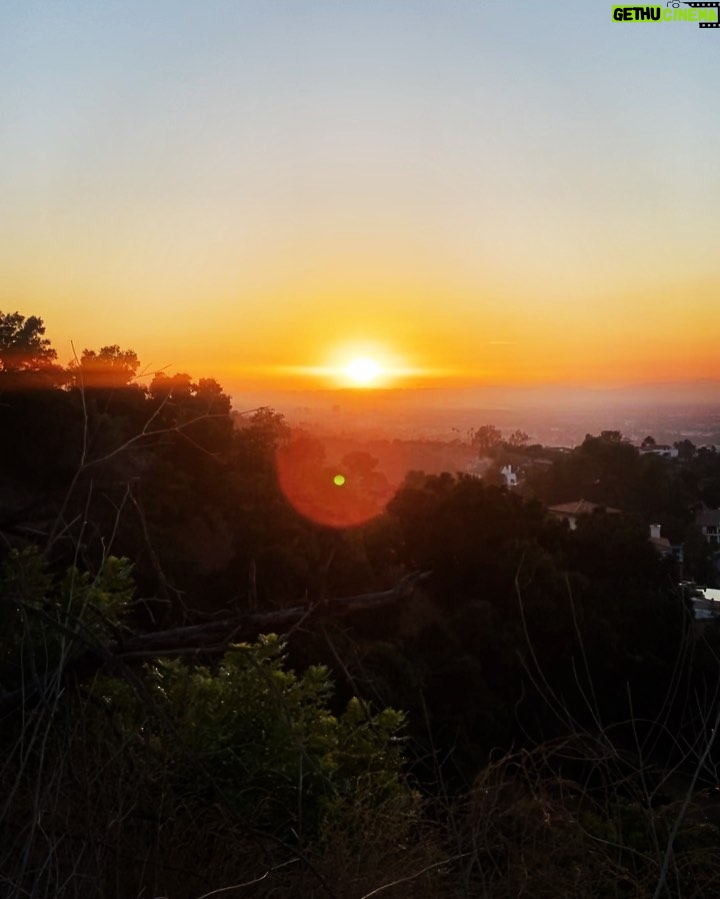 Alex Bullon Instagram - #chasingsunsets #LA 🇺🇸🌄🌼 Fryman Canyon Hiking Trail