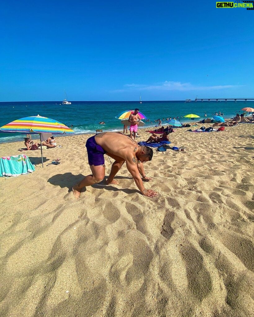 Alex Bullon Instagram - Mind your business #beach 🌊🏖☀ Badalona, Barcelona