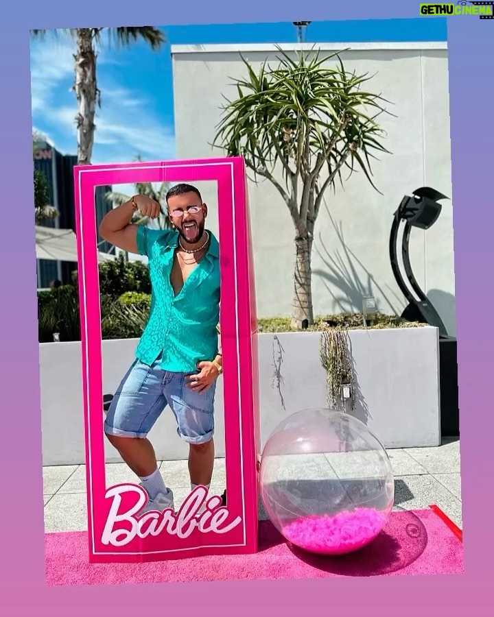 Alex Bullon Instagram - 💖🎀👙👛🌸💅🏽👱🏼‍♀ #barbie #barbieparty #barbieland #poolparty #hollywood #losangeles Godfrey Hotel Hollywood