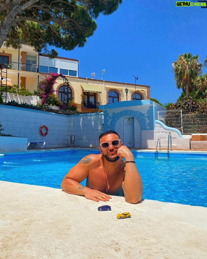 Alex Bullon Instagram - 🌊🌞🛟🌴🌺 #cariña #pooltime #cars #summervibes 🤳🏽 @monsey.rubio Marbella, Spain