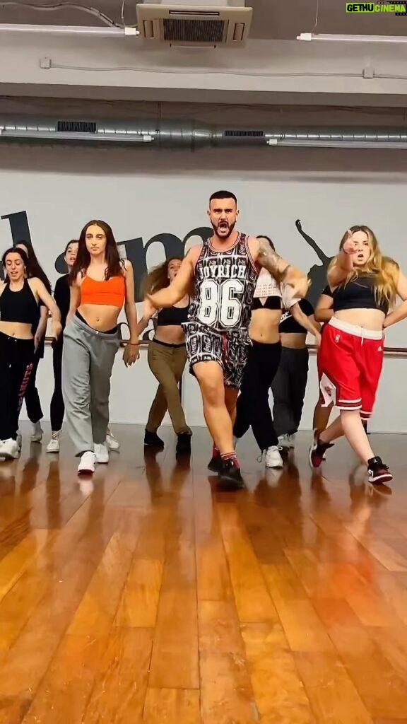 Alex Bullon Instagram - #WATATI 💖👱🏼‍♀@karolg @barbiethemovie 👙 #alexbullonchoreography @alexbullon23 #alexbullon #watatikarolg #barbie #barbiethemovie #barbiethemoviesoundtrack #commercialdance #reggeaton #dance #danceclass #dancevideo #dancechallenge #dancers #dancersofinstagram #igdancers #igdaily #danceon #danceworld #worldofdance