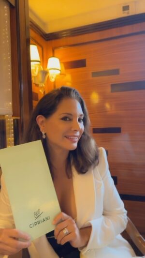 Alex Meneses Instagram - Bellini?

#newyork #manhattan #lifestyle #love #my #life