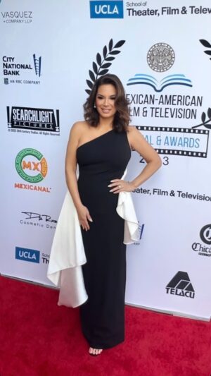 Alex Meneses Instagram - Working the carpet 

#fbf #actress #actresslife #redcarpet #workingit #hollywood #latino #latina #mexican #mexicana #mom #momlife #momboss #alexmeneses #instagood